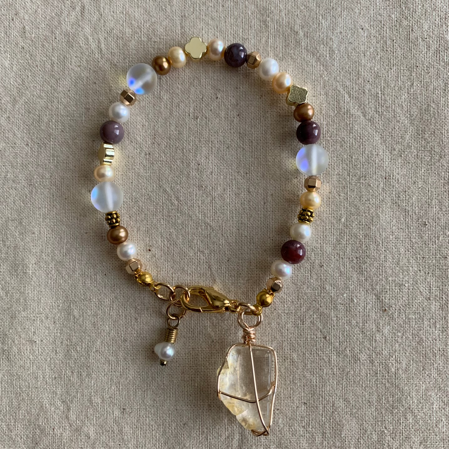 Demure Lady Singlet Bracelet
