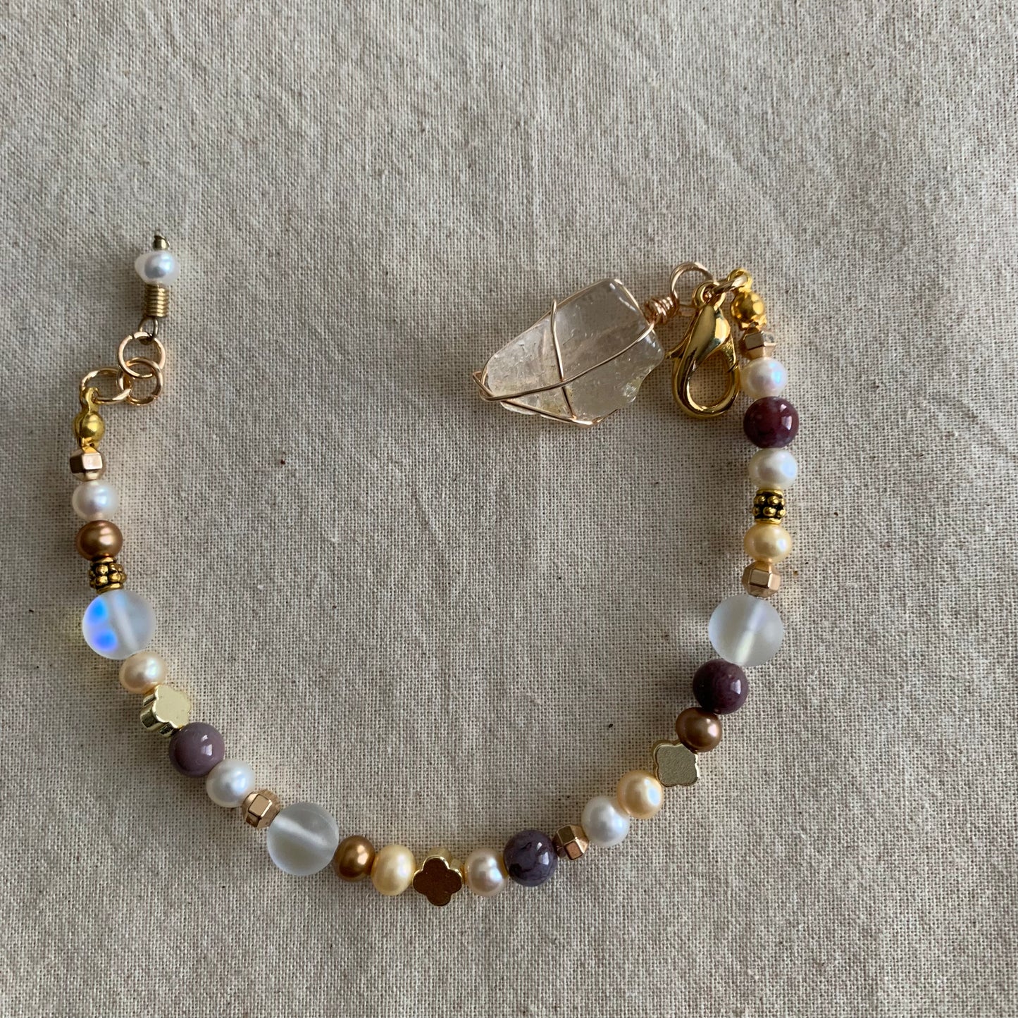 Demure Lady Singlet Bracelet
